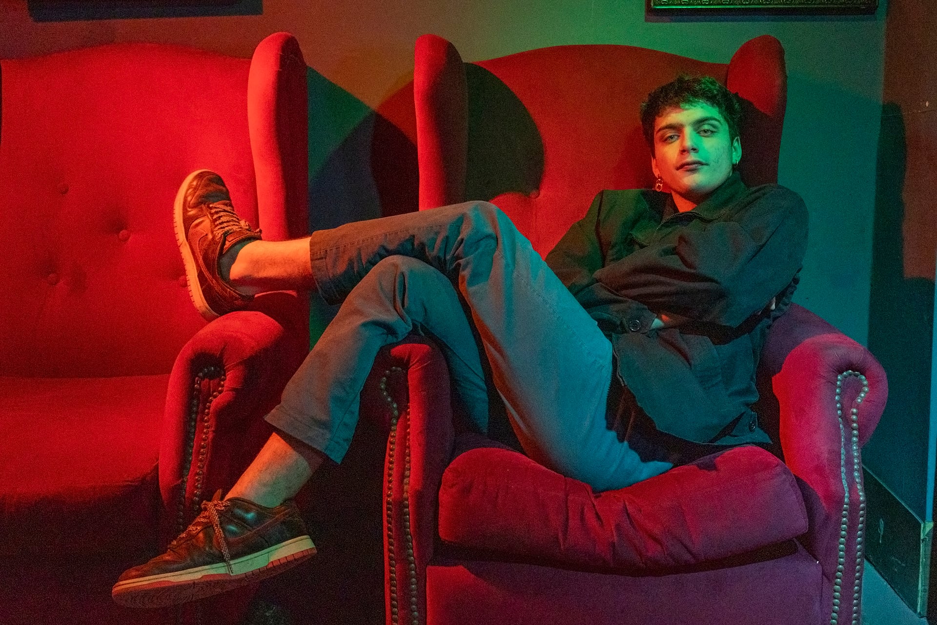 A los 21 años, Joaco lleva más de una década estudiando piano, clásico y jazz, así como al rock argentino y la música popular