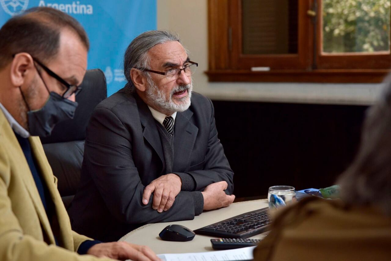 Basterra remarcó que el plan definitivo surgirá de un proceso "participativo y federal".