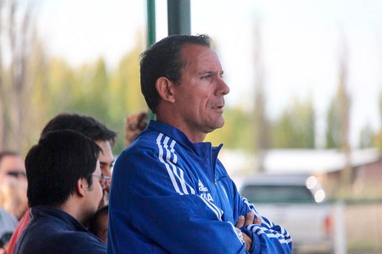 Conna fue entrenador de las selecciones nacionales femenina y masculina de hockey