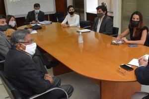 Reunión en 2020 con funcionarixs del gobierno por el Comité.