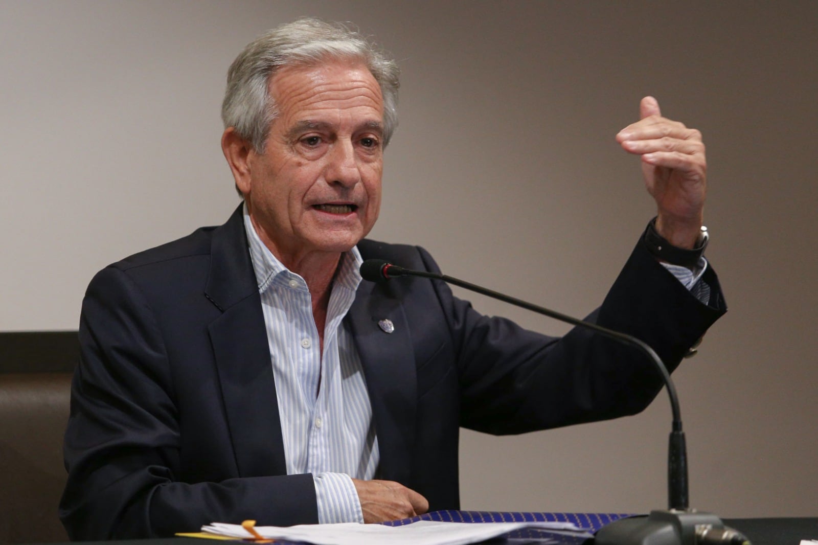 Andrés Ibarra es candidato a presidente por la oposición.