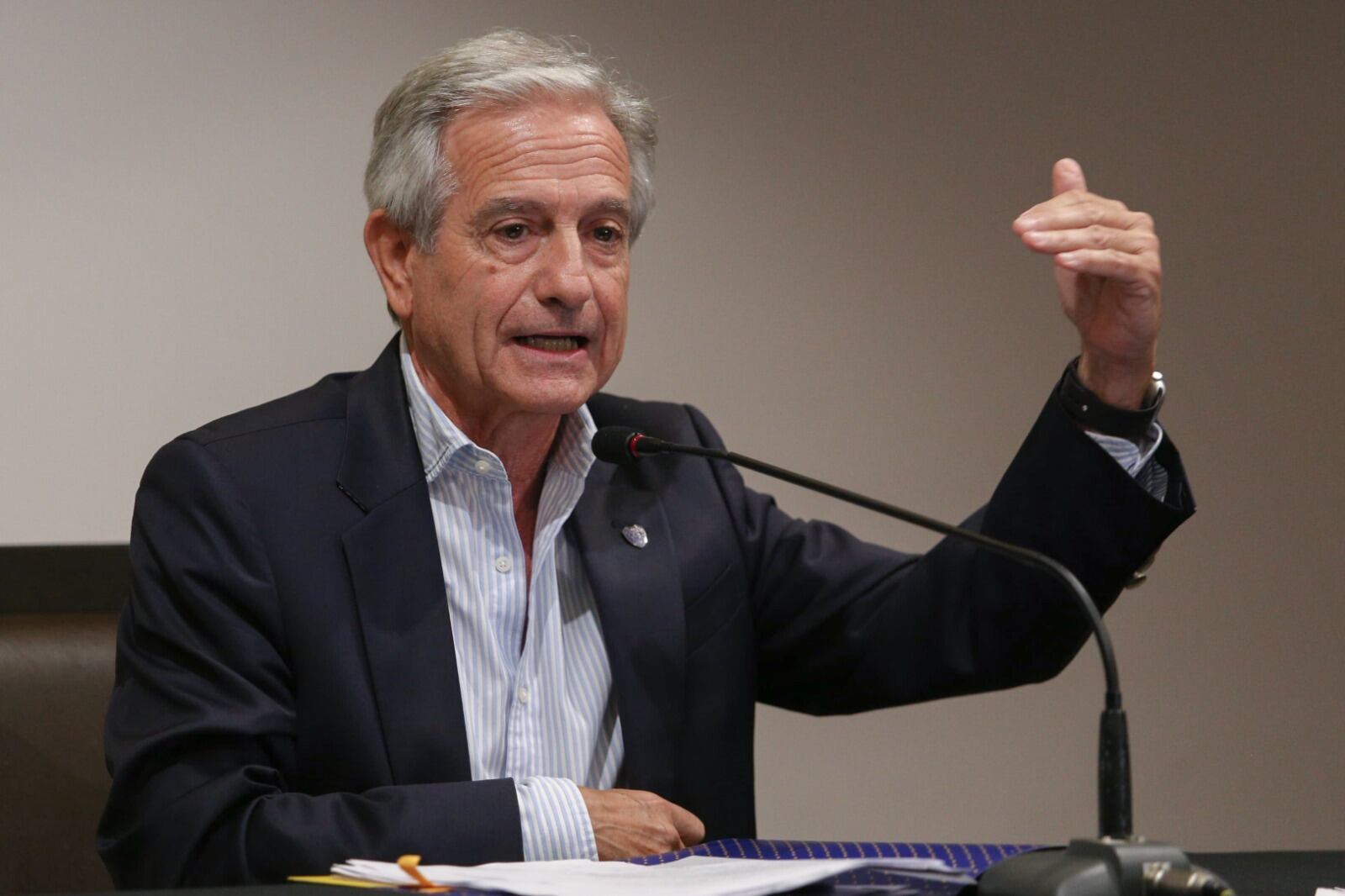 Andrés Ibarra es candidato a presidente por la oposición.