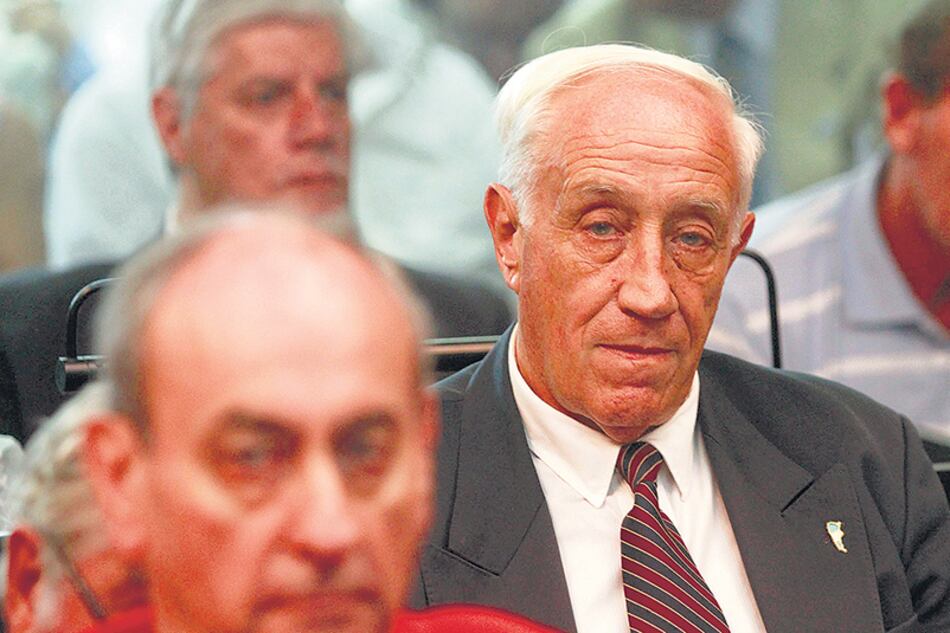 Entre los 96 condenados por delitos de lesa humanidad que aparecen en el listado hay varios nombres emblemáticos de la dictadura.