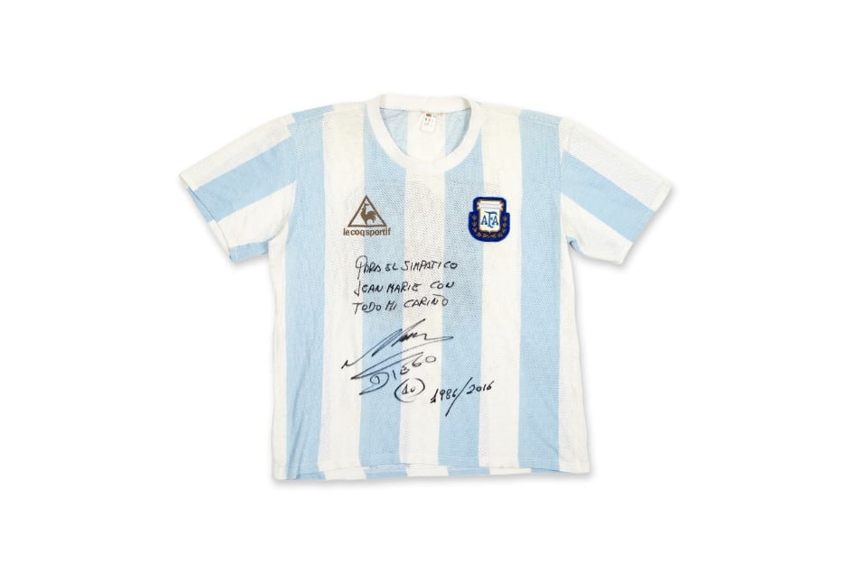 La camiseta se subastará el próximo 22 de agosto