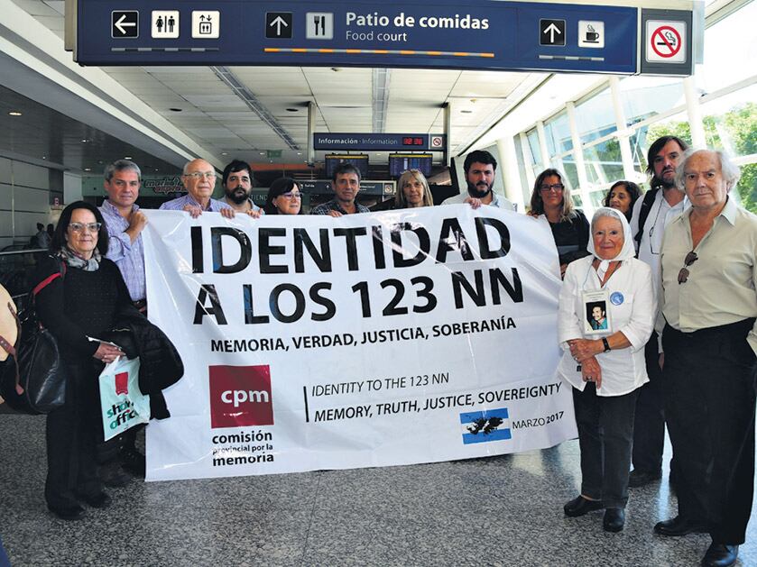 Entre otros viajaron Adolfo Pérez Esquivel, Nora Cortiñas, Pepe Di Paola y Ernesto Alonso.