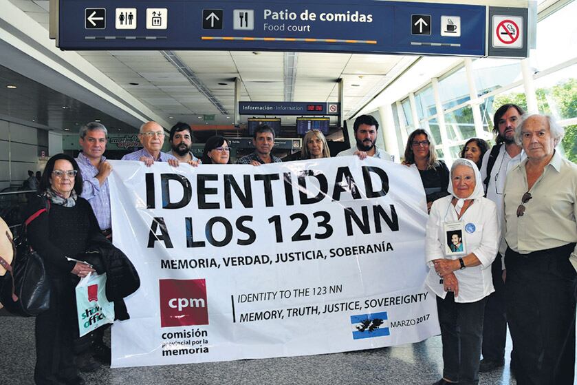 Entre otros viajaron Adolfo Pérez Esquivel, Nora Cortiñas, Pepe Di Paola y Ernesto Alonso.