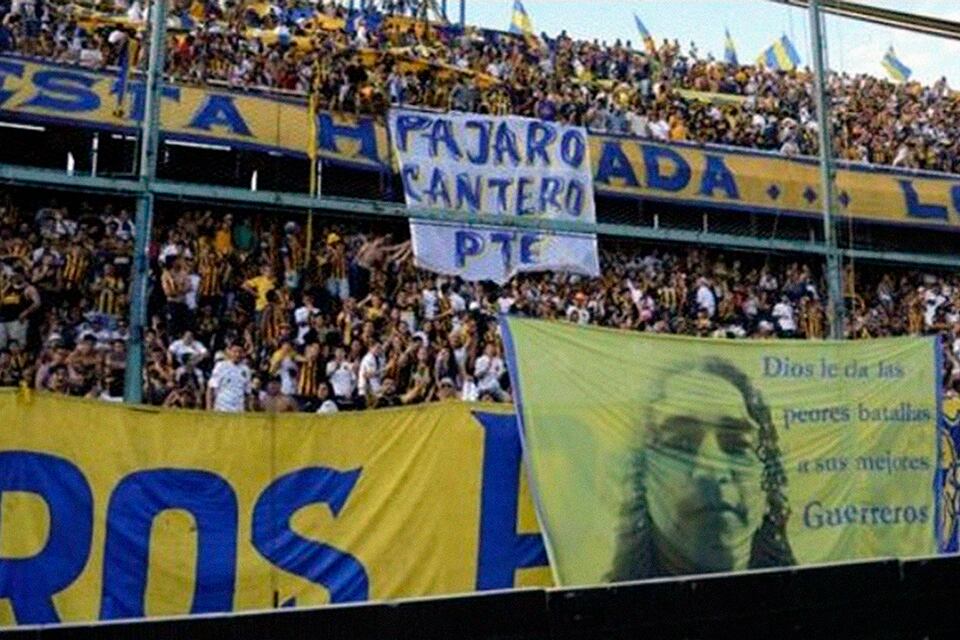 Al expediente se sumó la foto de la bandera puesta en Central en recuerdo del "Pájaro"
