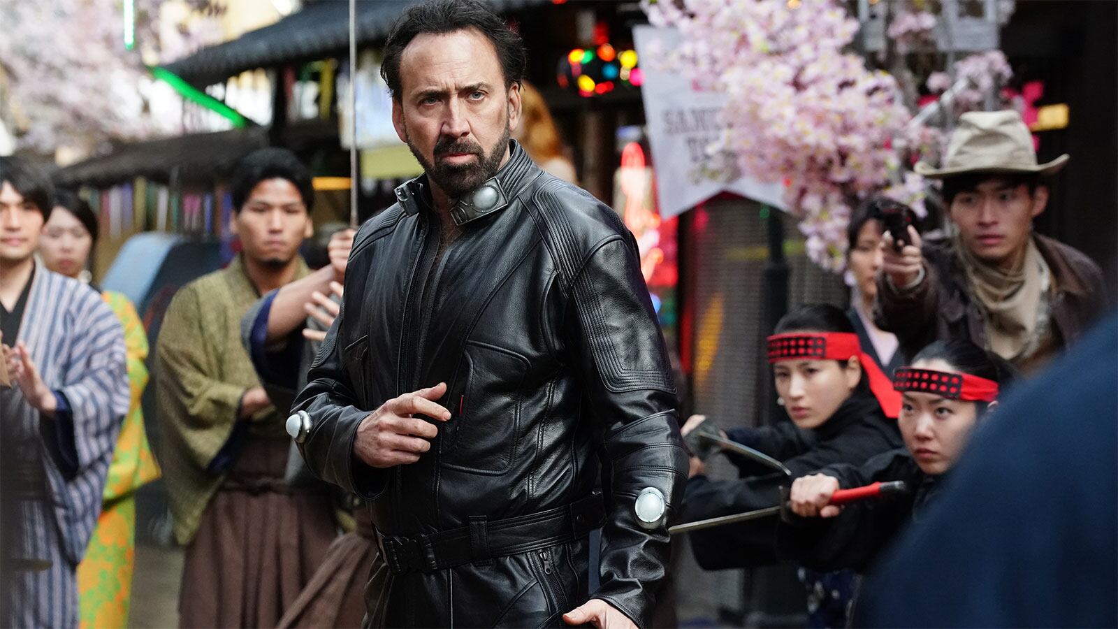 Cage interpreta al único héroe occidental semi eunuco de la historia del cine.