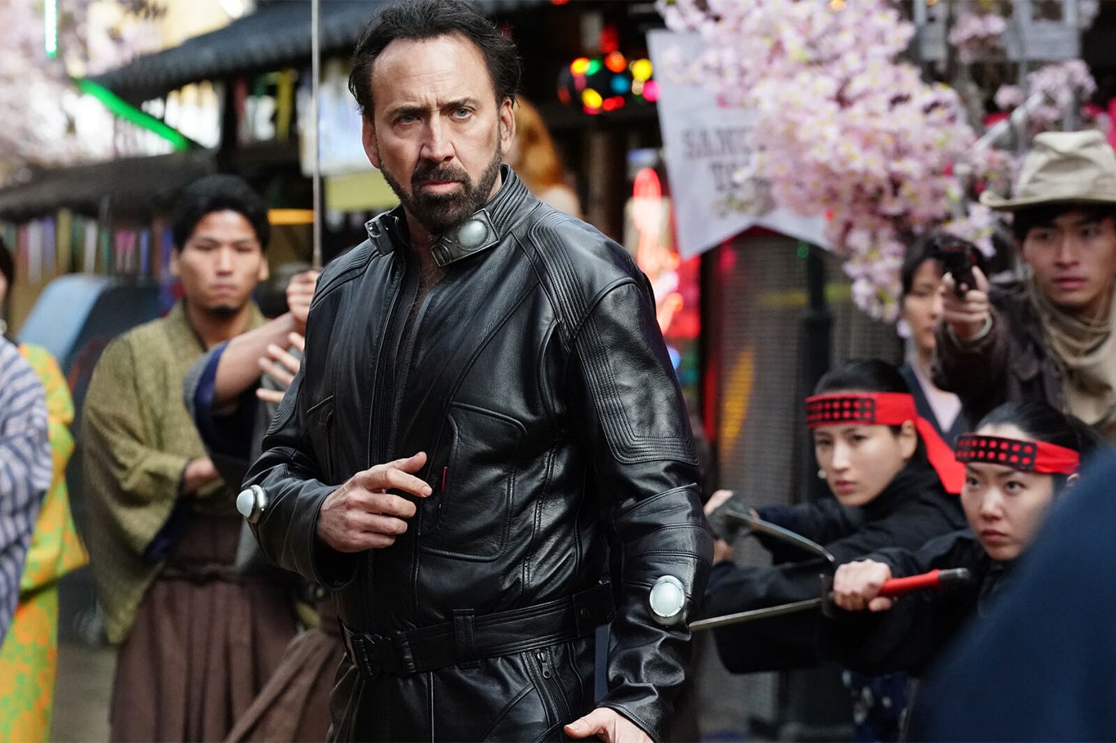 Cage interpreta al único héroe occidental semi eunuco de la historia del cine.