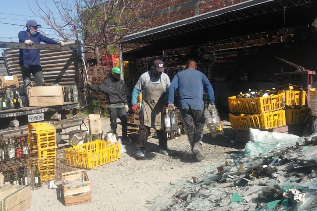 En el centro de descarga de la cooperativa.