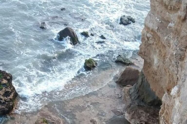 Murió un turista español que cayó más de 10 metros mientras se sacaba una foto en un acantilado de Mar del Plata.