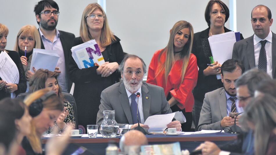 Pablo Tonelli (PRO), titular de la Comisión de Asuntos Constitucionales, presidió el debate en la Cámara baja.