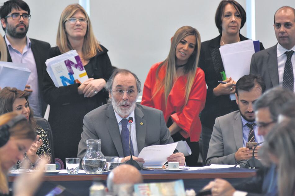 Pablo Tonelli (PRO), titular de la Comisión de Asuntos Constitucionales, presidió el debate en la Cámara baja.