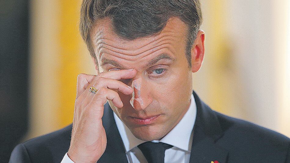 Rápido derrumbe de la aprobación del presidente francés Emmanuel Macron.