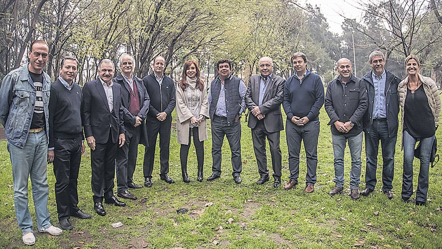 Cristina Kirchner y Jorge Taiana con los intendentes en la reunión de ayer en Lomas de Zamora.