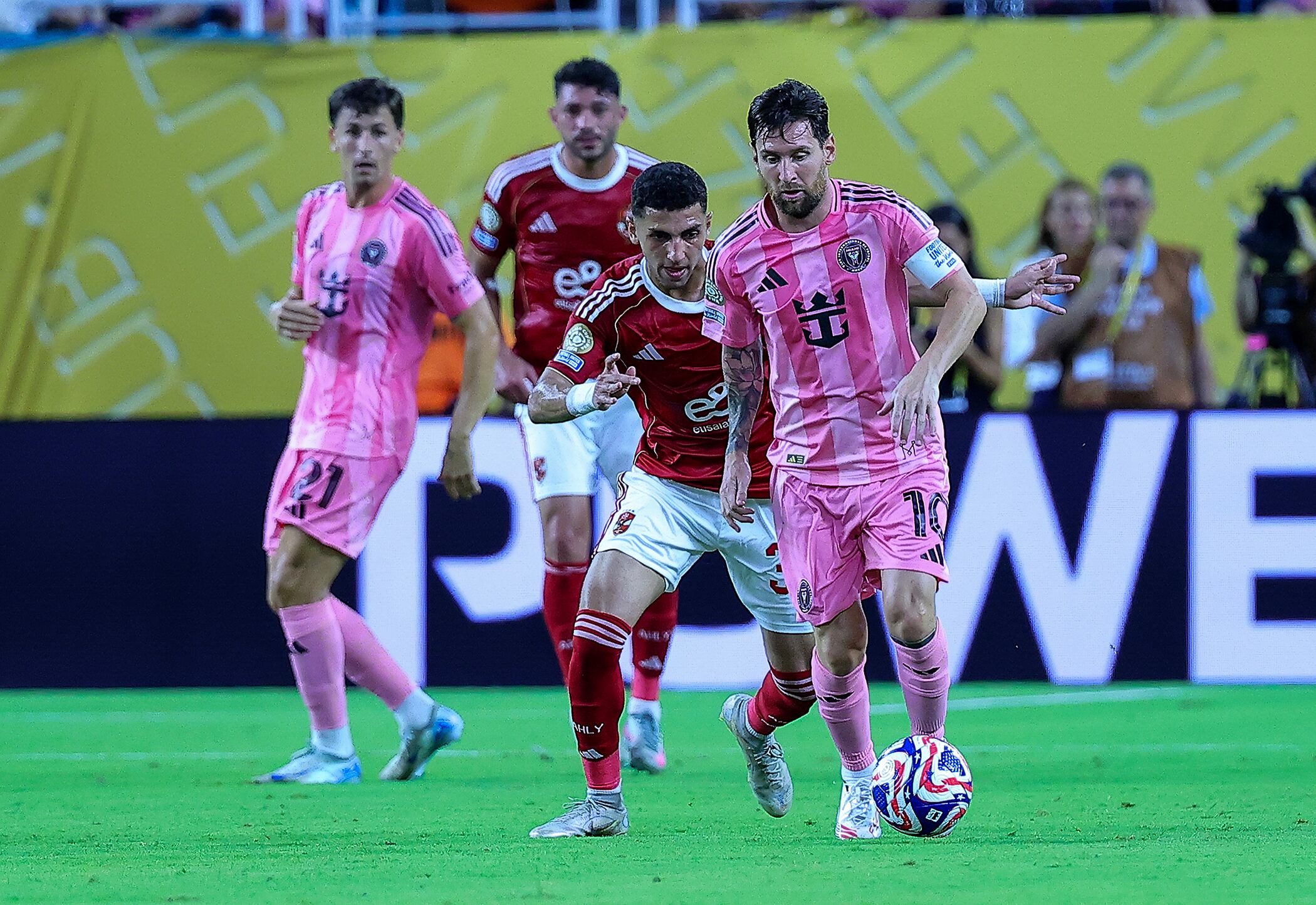 Messi tuvo un notable segundo tiempo y levantó a su equipo