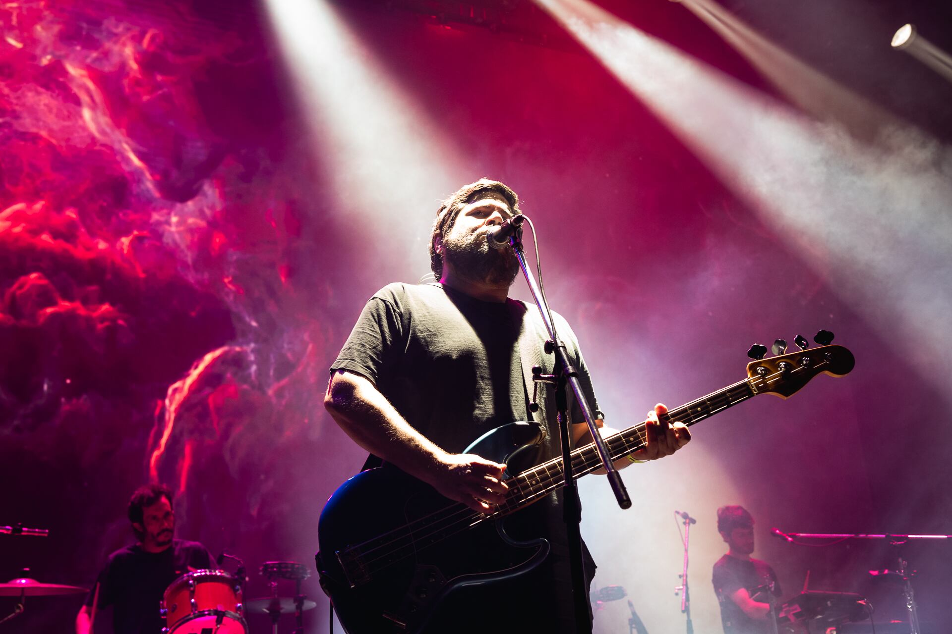 Con su melancolía particular, Santiago Motorizado encabezó dos performances sobrias y directas el último fin de semana.