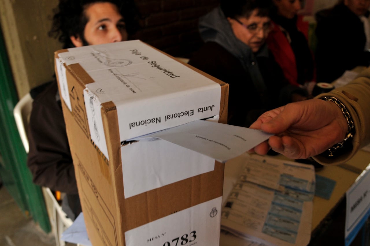 La Cámara Nacional Electoral solicitó al Gobierno que se incluya como "personal estratégico" para la vacunación a la totalidad de los funcionarios y agentes que prestan servicios en la elección 2021.