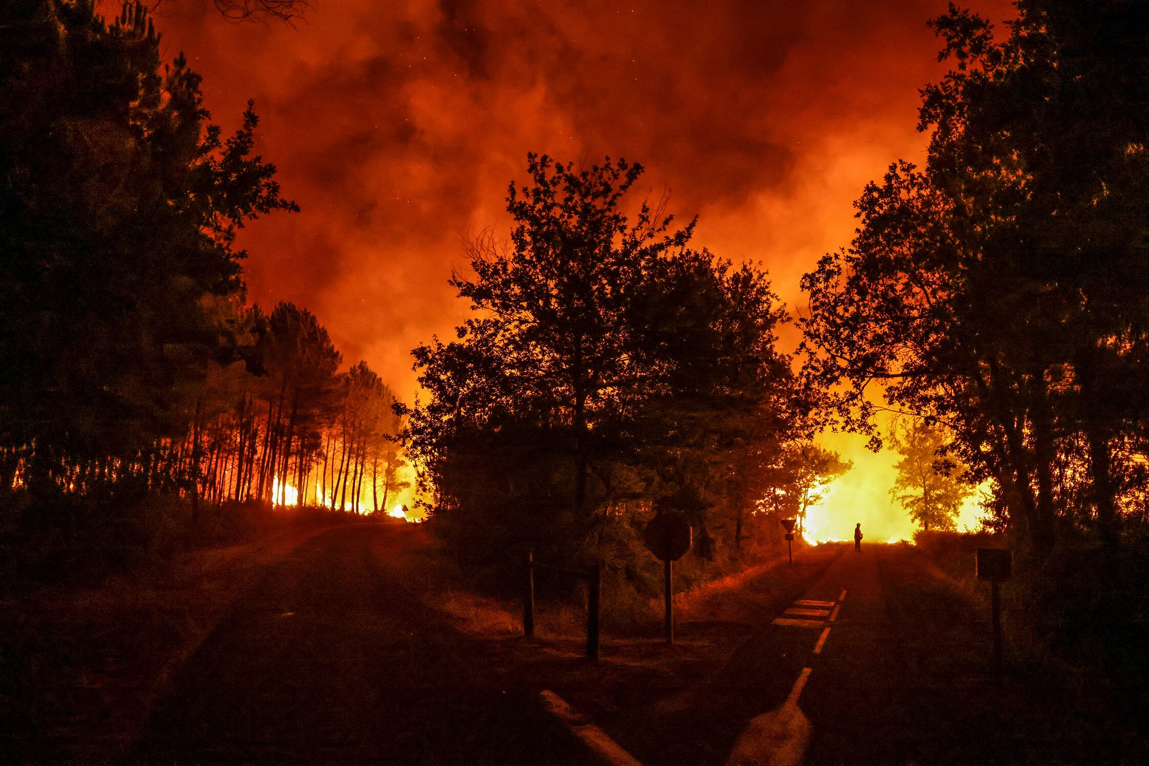 Uno de los ocho grandes focos de incendios forestales en Francia.