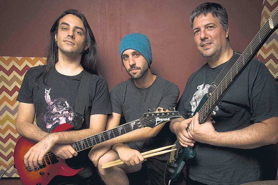 Negri, Chalko y Navarro presentará obras compuestas para guitarra eléctrica, bajo y batería.