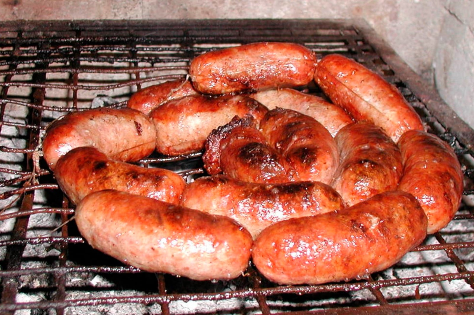 Hay que extremar los recaudos en la cocción de embutidos y achuras.