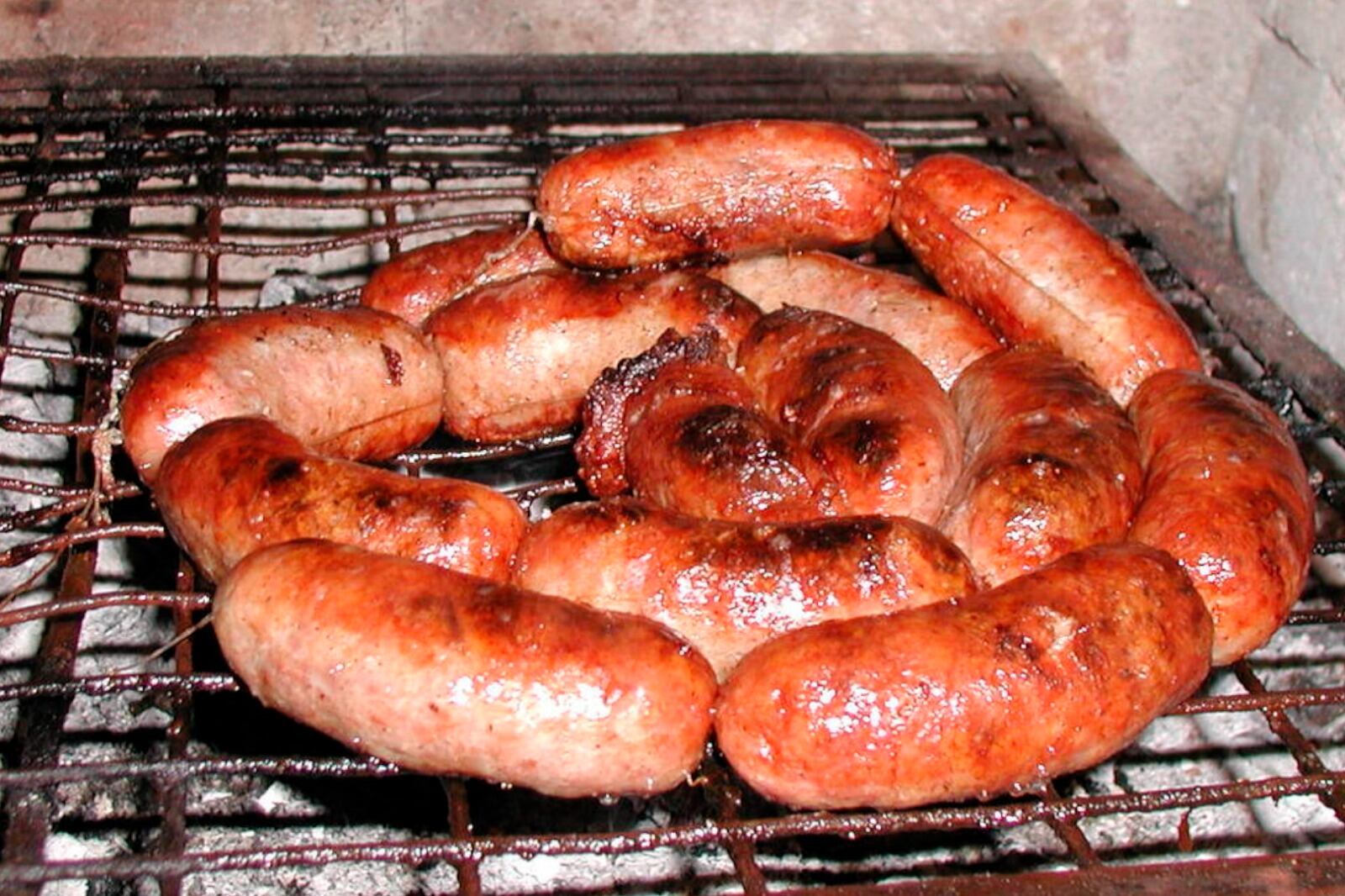 Hay que extremar los recaudos en la cocción de embutidos y achuras.