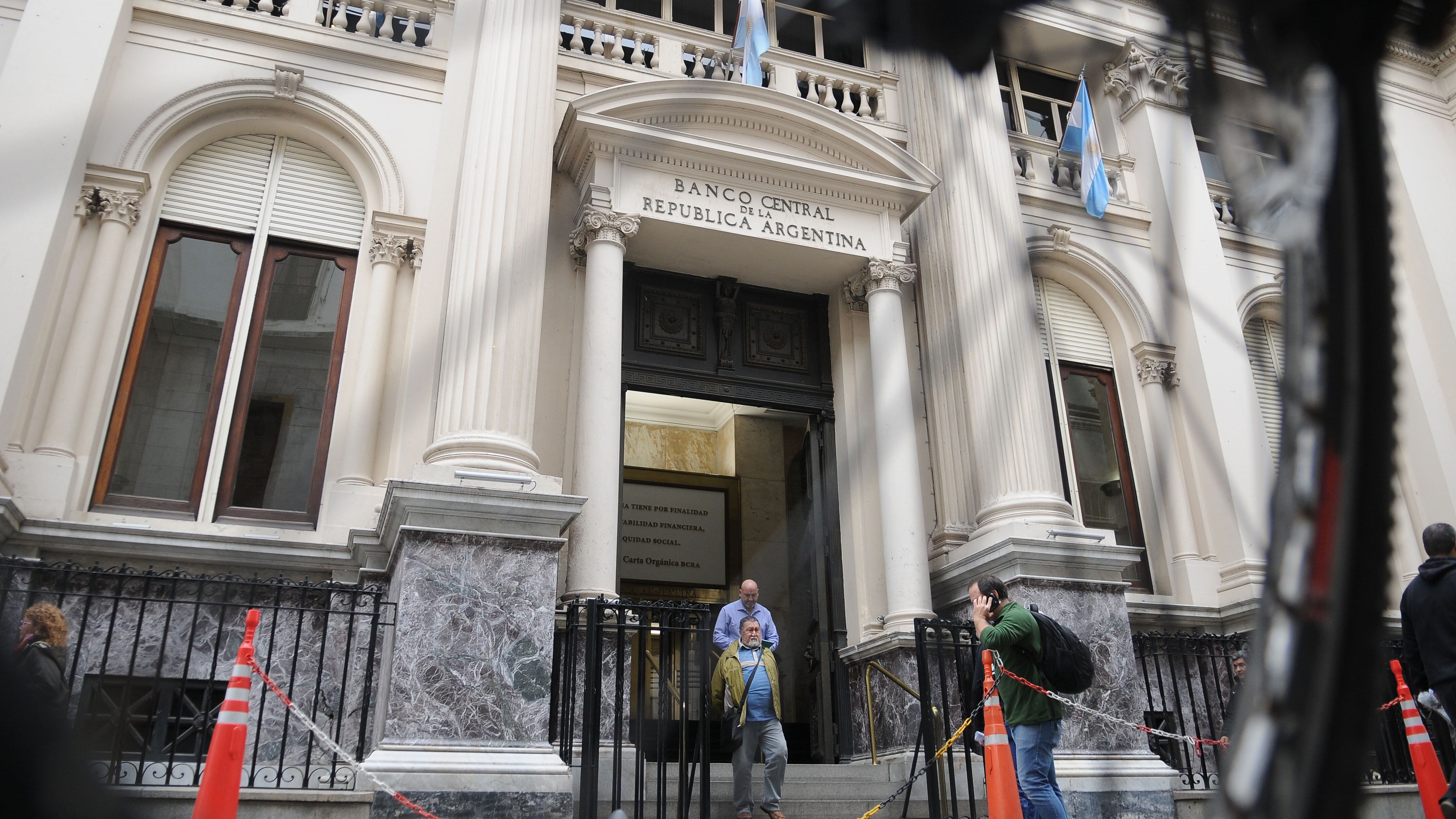 Hasta ahora, el descrédito de las políticas del Central sólo alentó una mayor dolarización.