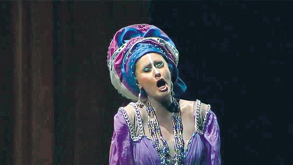 Este año, en la puesta de Aída de Verdi, del Teatro Colón, los intérpretes se pintaron la piel para representar a los personajes afro.