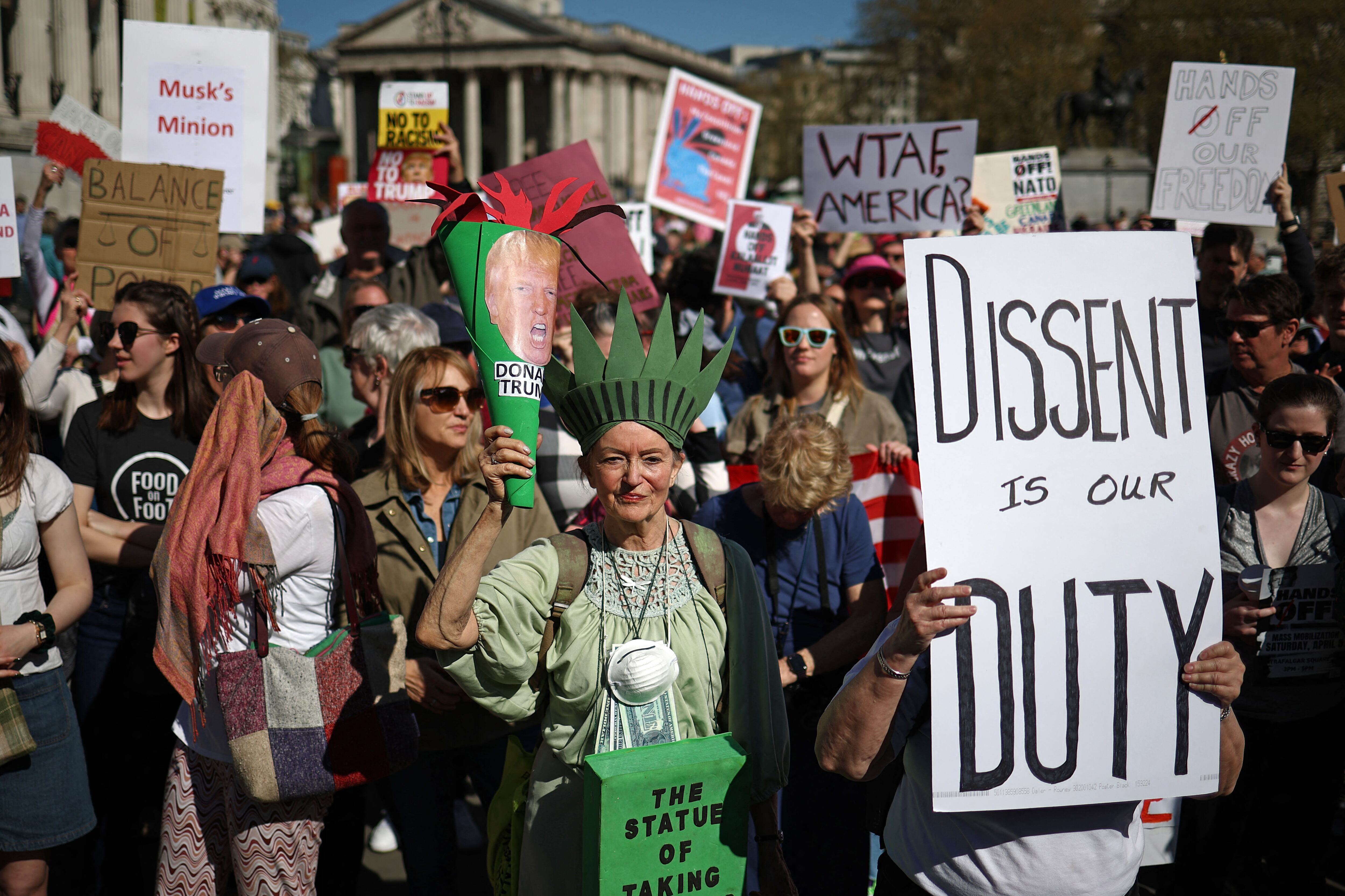 Las protestas contra las políticas de Donald Trump y su aliado Elon Musk llegaron esta semana a Londres