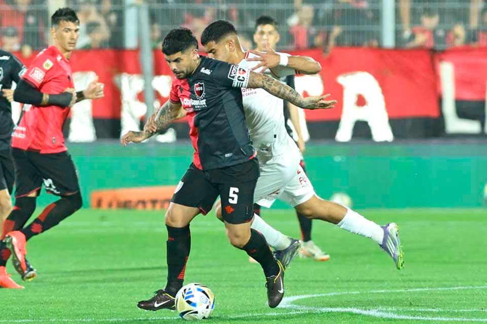 Banega tiene que cumplir una fecha más de sanción, pero podría ser reducida, y así jugar el viernes.