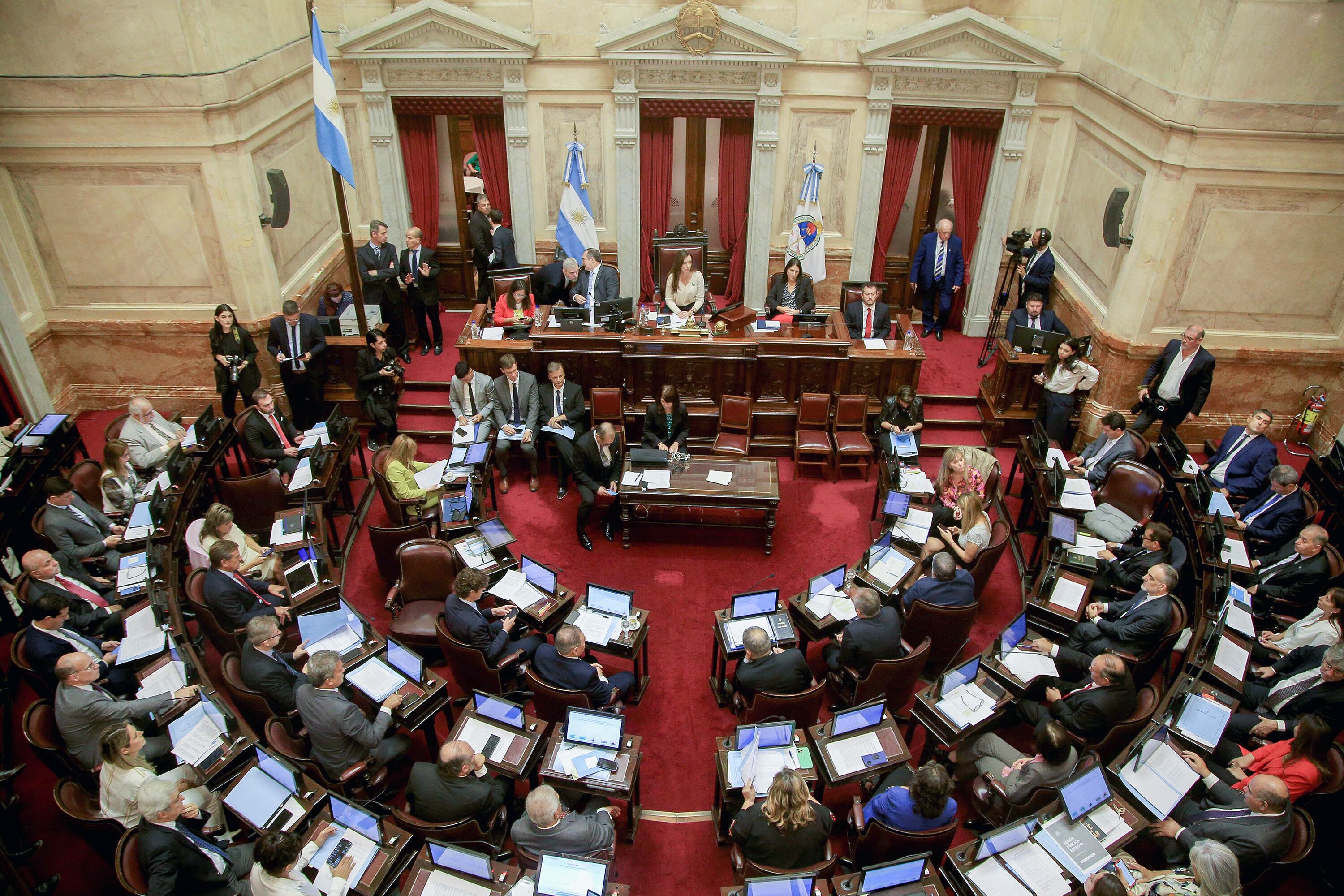 Una amplia mayoría se impuso en el Senado para rechazar el DNU de Milei.