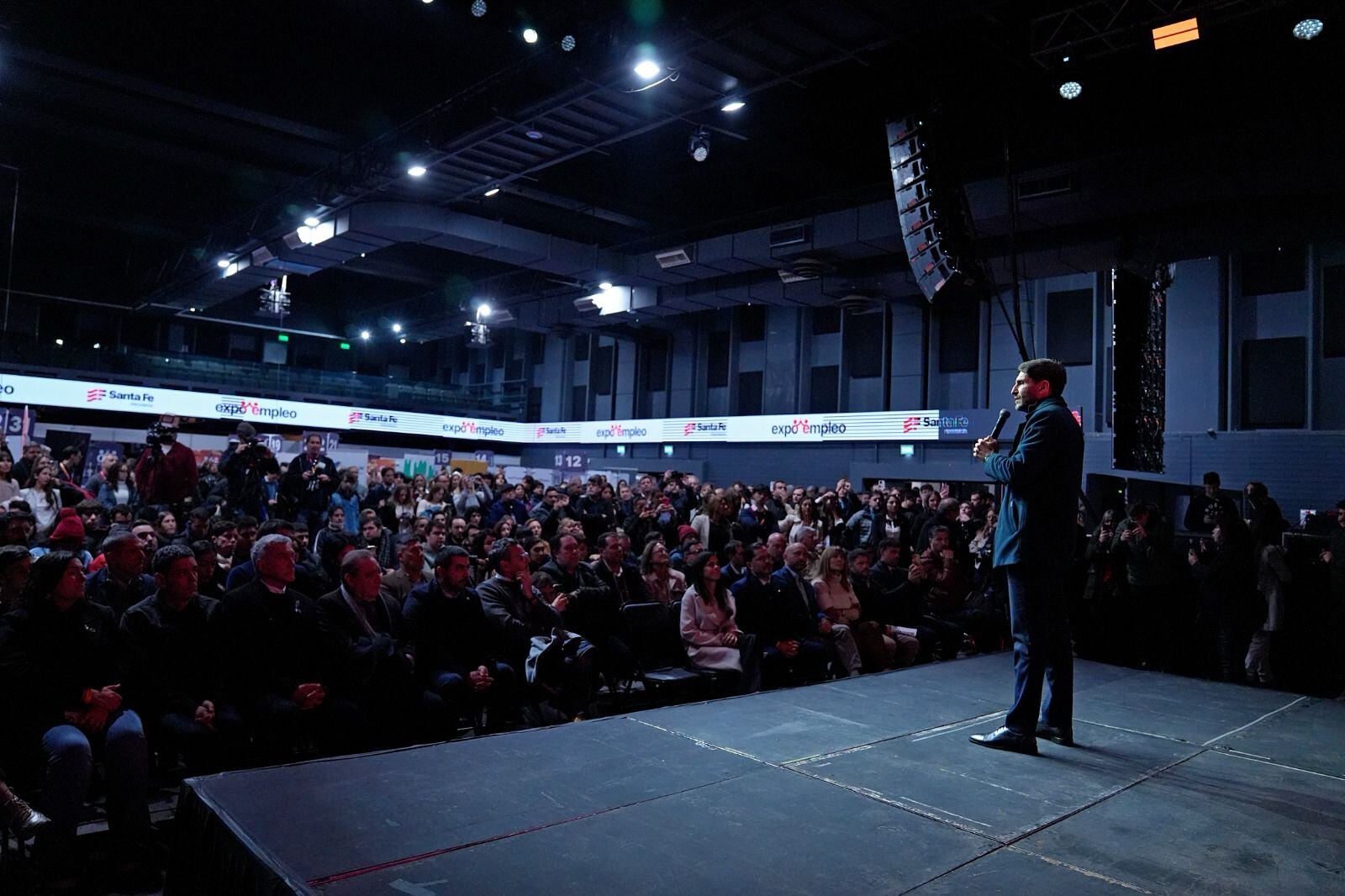 Pullaro se vanaglorió de lograr que el empleo "caiga en mucha menor medida" que en otras provincias.