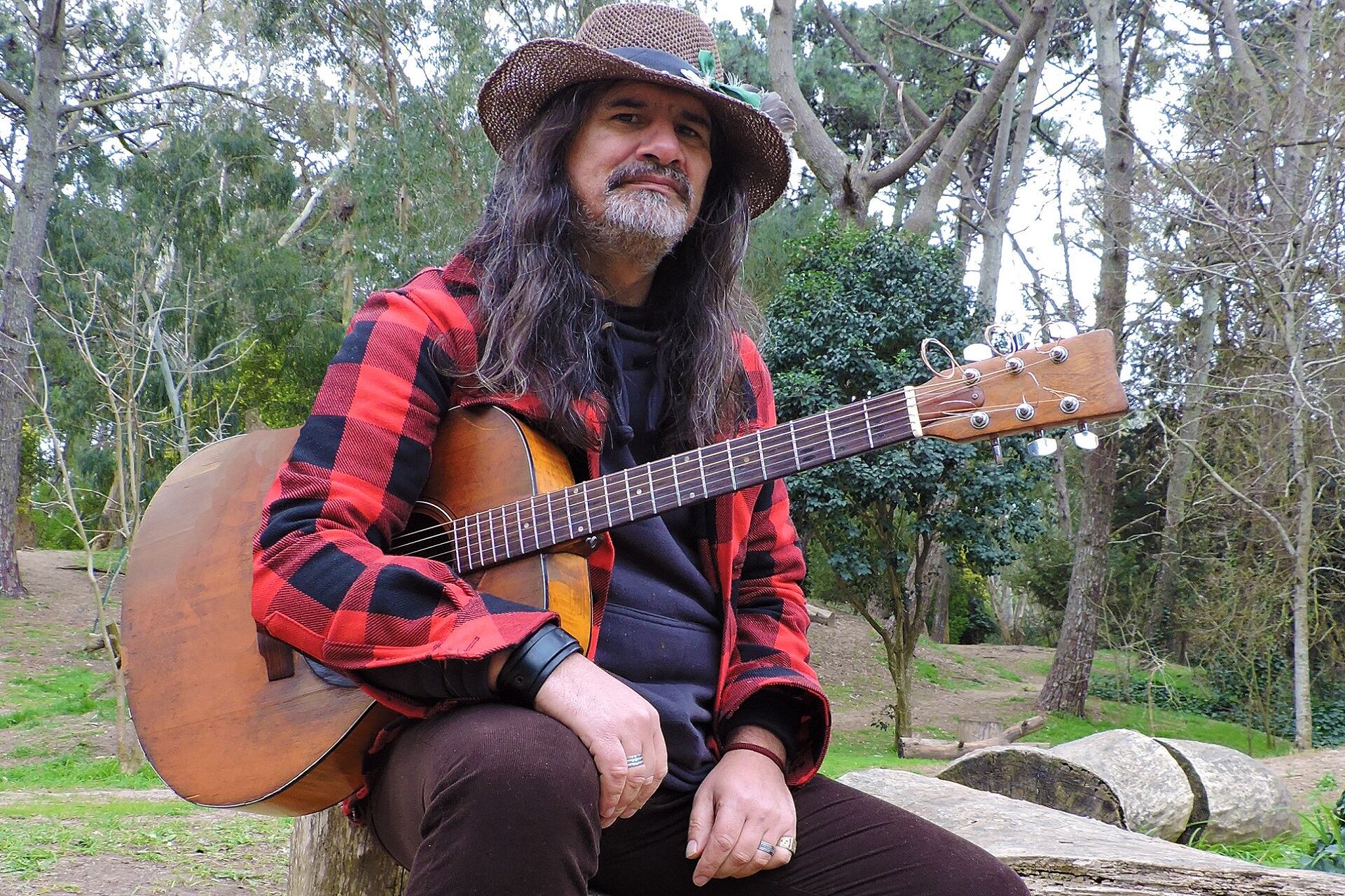 Compositor, violero y asistente durante años de Los Redondos, El Soldado hará el sábado su primer show por streaming.