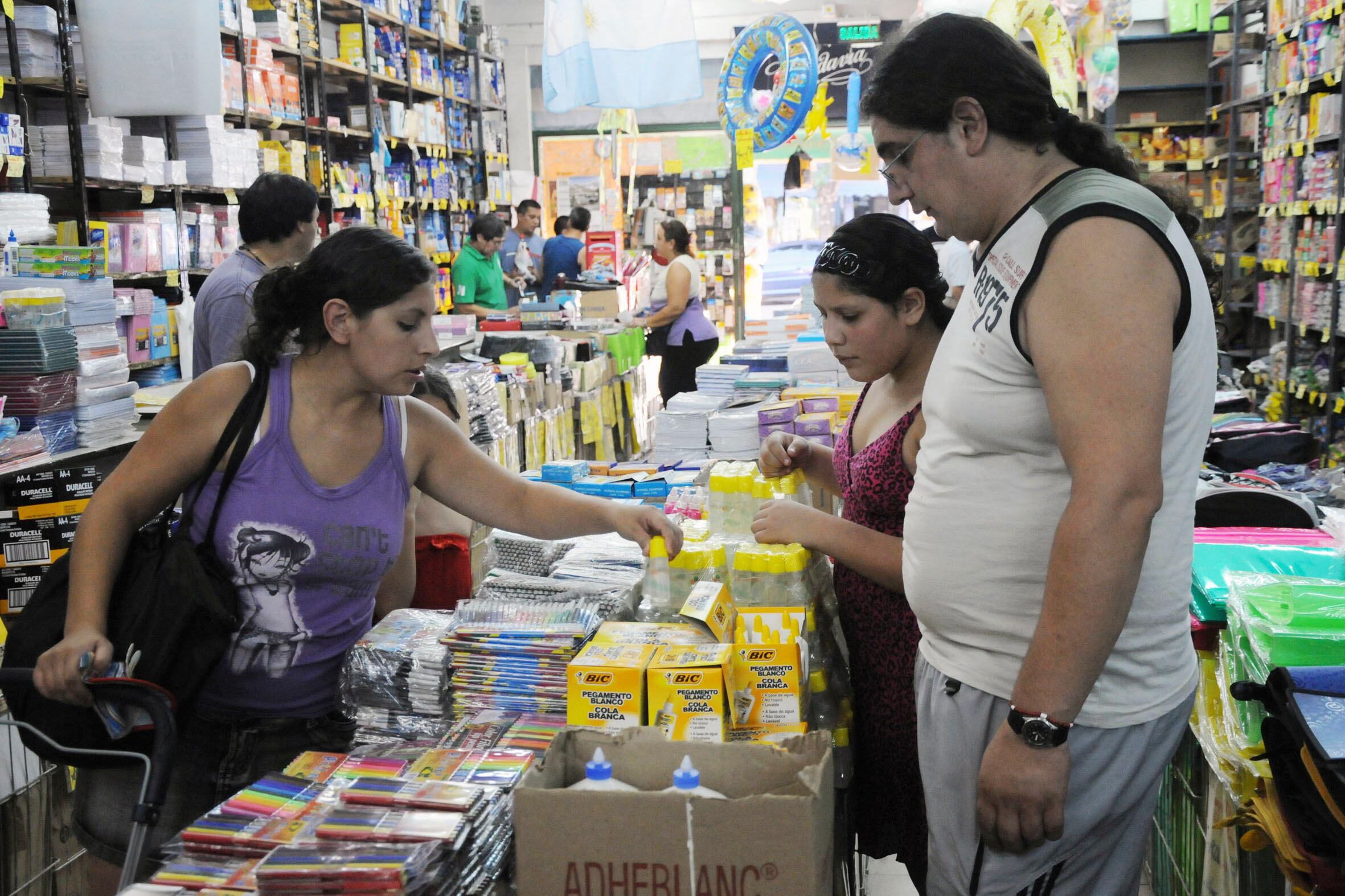 Una canasta básica para escolaridad inicial de escuela pública ronda los 3.000 ó 4.000 pesos (Foto: NA).