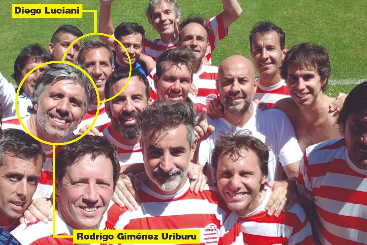 El representante del Ministerio Público, Diego Luciani, y el juez del tribunal, Rodrigo Giménez Uriburu, comparten  el equipo de fútbol que jugaba en la quinta de Mauricio Macri.