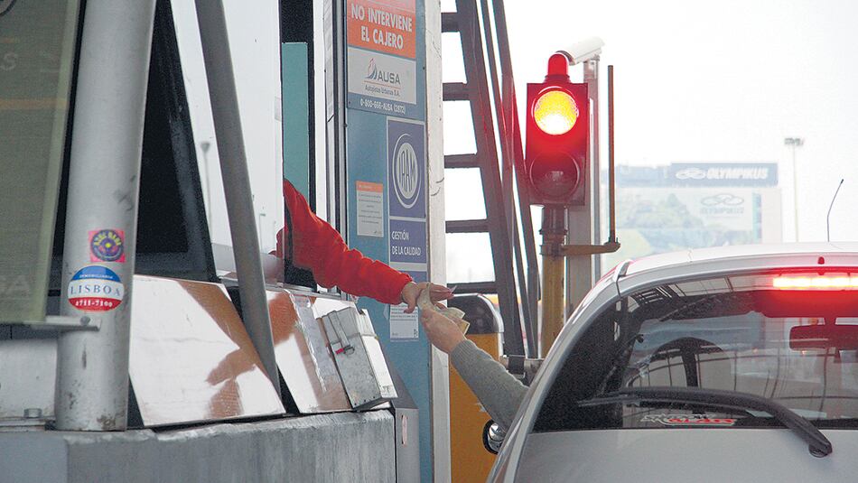 El peaje en la 25 de Mayo y Perito Moreno pasa de 40 a 45 pesos en hora no pico y de 55 a 63 en hora pico. En la Illia va de 17 a 19 y de 25 a 28.