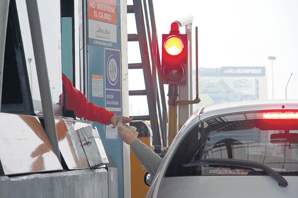 El peaje en la 25 de Mayo y Perito Moreno pasa de 40 a 45 pesos en hora no pico y de 55 a 63 en hora pico. En la Illia va de 17 a 19 y de 25 a 28.