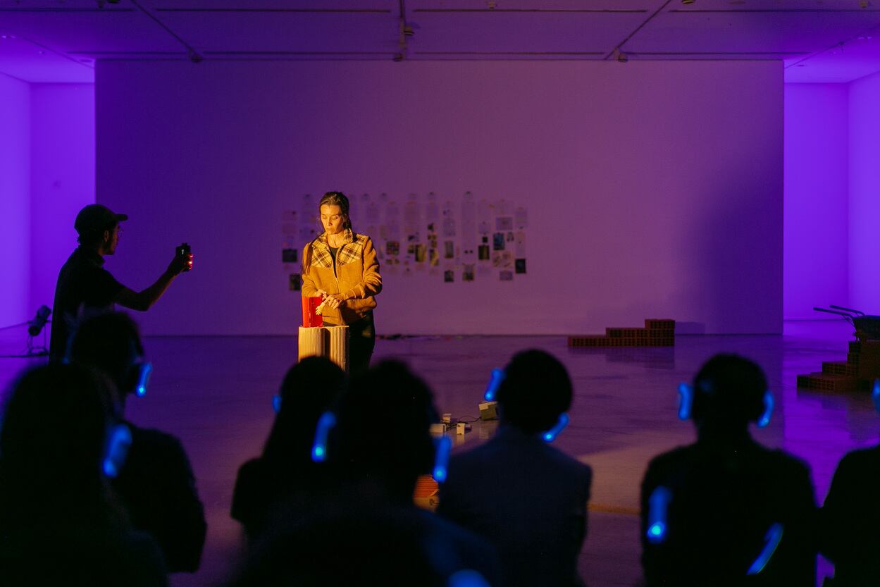 "Un grano de polvo suspendido en un rayo de sol", de José Guerrero, abrió el ciclo.