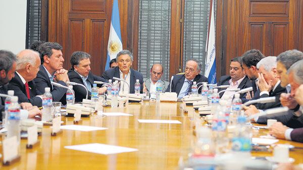 Francisco Cabrera, ministro de Producción, en reciente encuentro con empresarios. Está en la mira.
