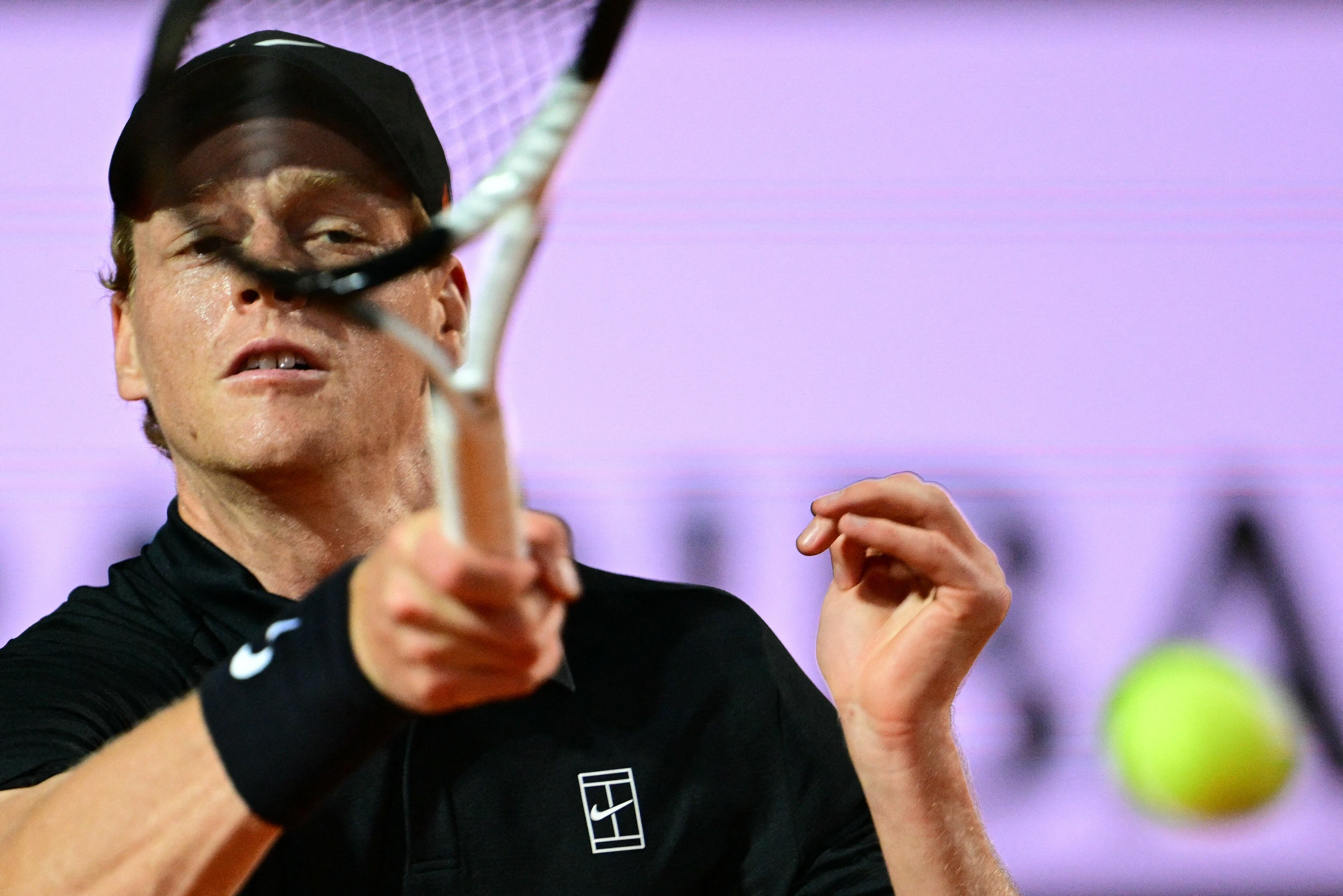 Jannik Sinner sufrió para alcanzar la final del Masters de Roma