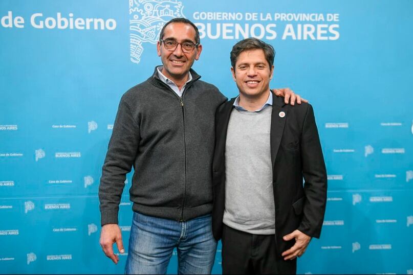 Nélson Sombra junto a Axel Kicillof