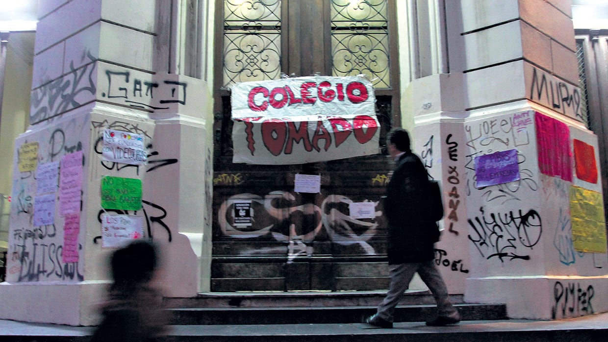 El Lenguas Vivas, uno de los colegios tomados en la Ciudad contra la reforma del secundario.