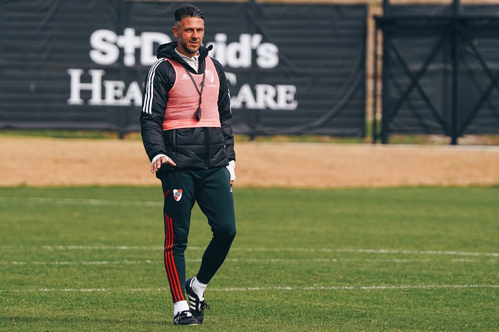 Demichelis, ocupará el lugar de Gallardo en el Banco de River.