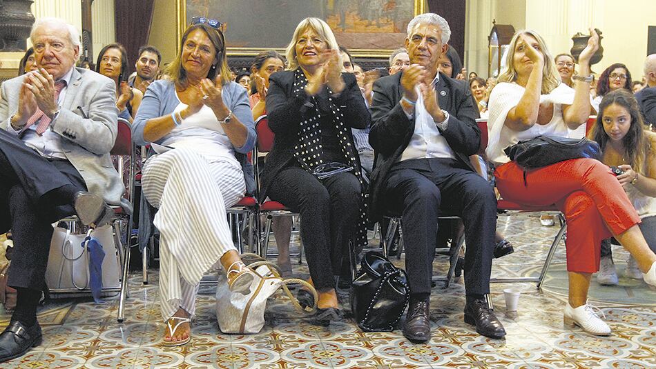 El 6 de marzo el convenio fue presentado en el Congreso, con rezos incluidos.