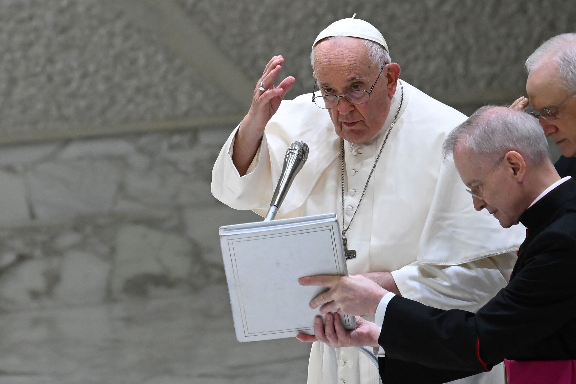 Francisco hizo un llamado a la ciudadanía y las fuerzas politicas a realizar esfuerzos por la paz en Ecuador.