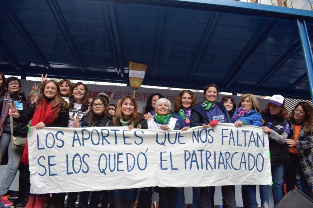 Movilización de las mujeres sindicalistas de la CTA A, la CTA T, la CGT y la CTEP a la Anses el 2 de julio de 2019 para que se aprobara la moratoria previsional
