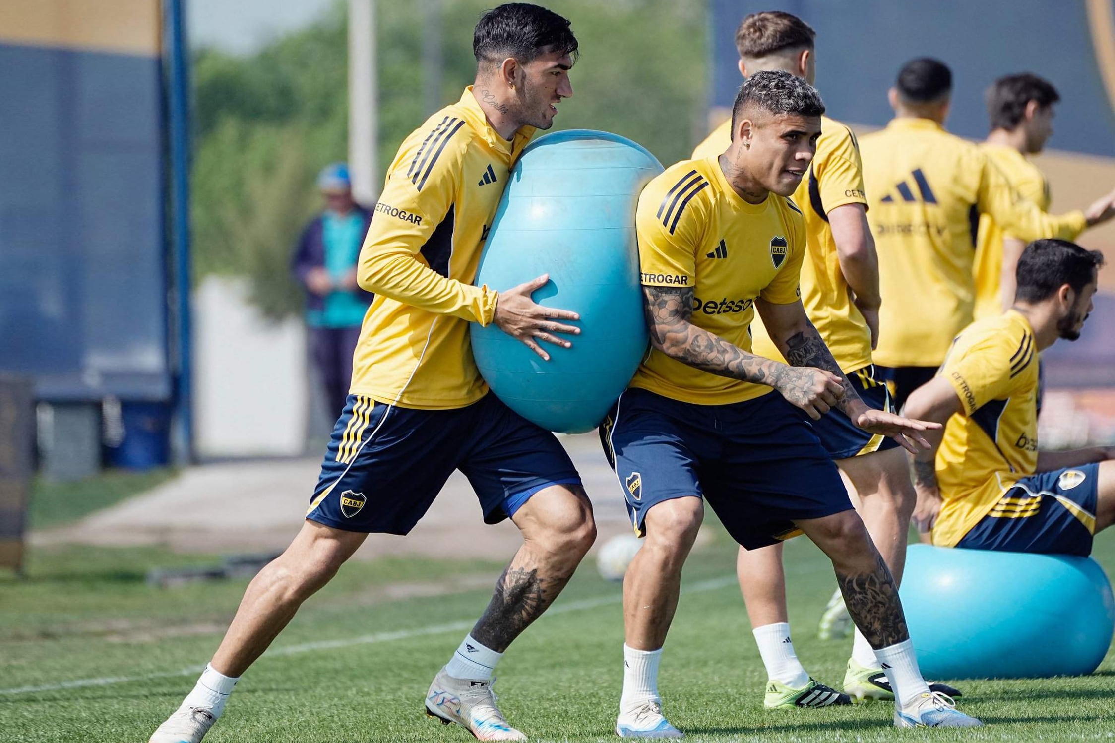 Boca, urgido, recibe a Newell's en La Bombonera.