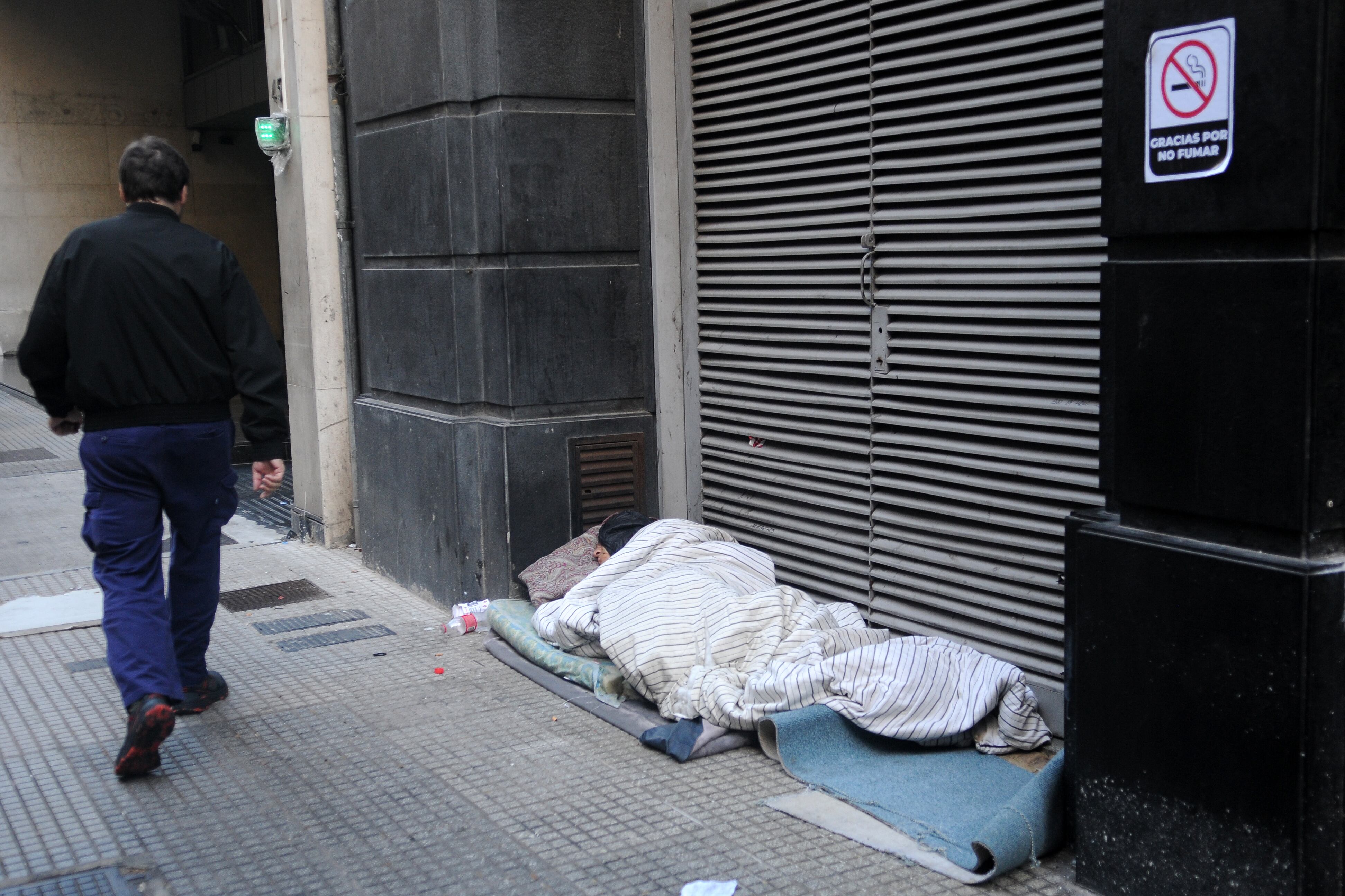 La cantidad de personas sin empleo ni ingresos creció sensiblemente