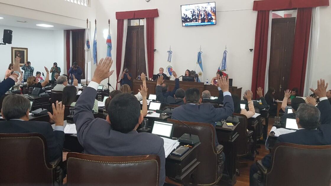 La oposición estuvo ausente en la sesión.