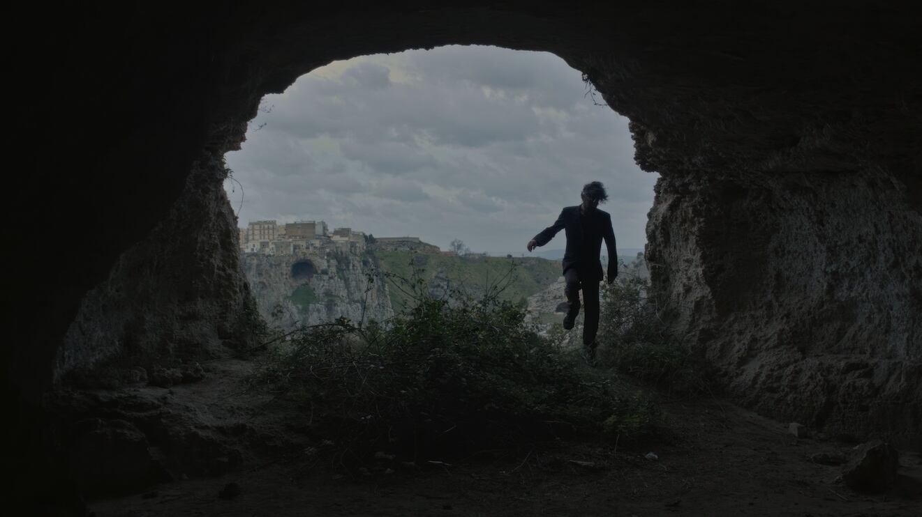 La gruta continua, de Julián D'Angiolillo